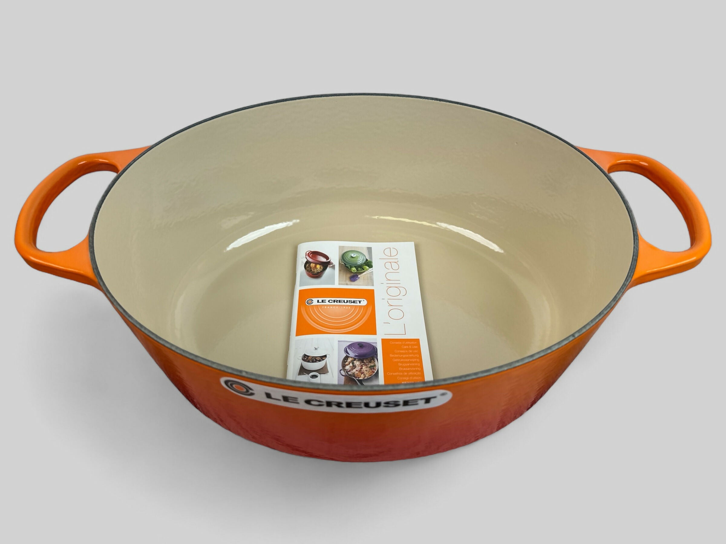 Le Creuset oval 8 quart  inside