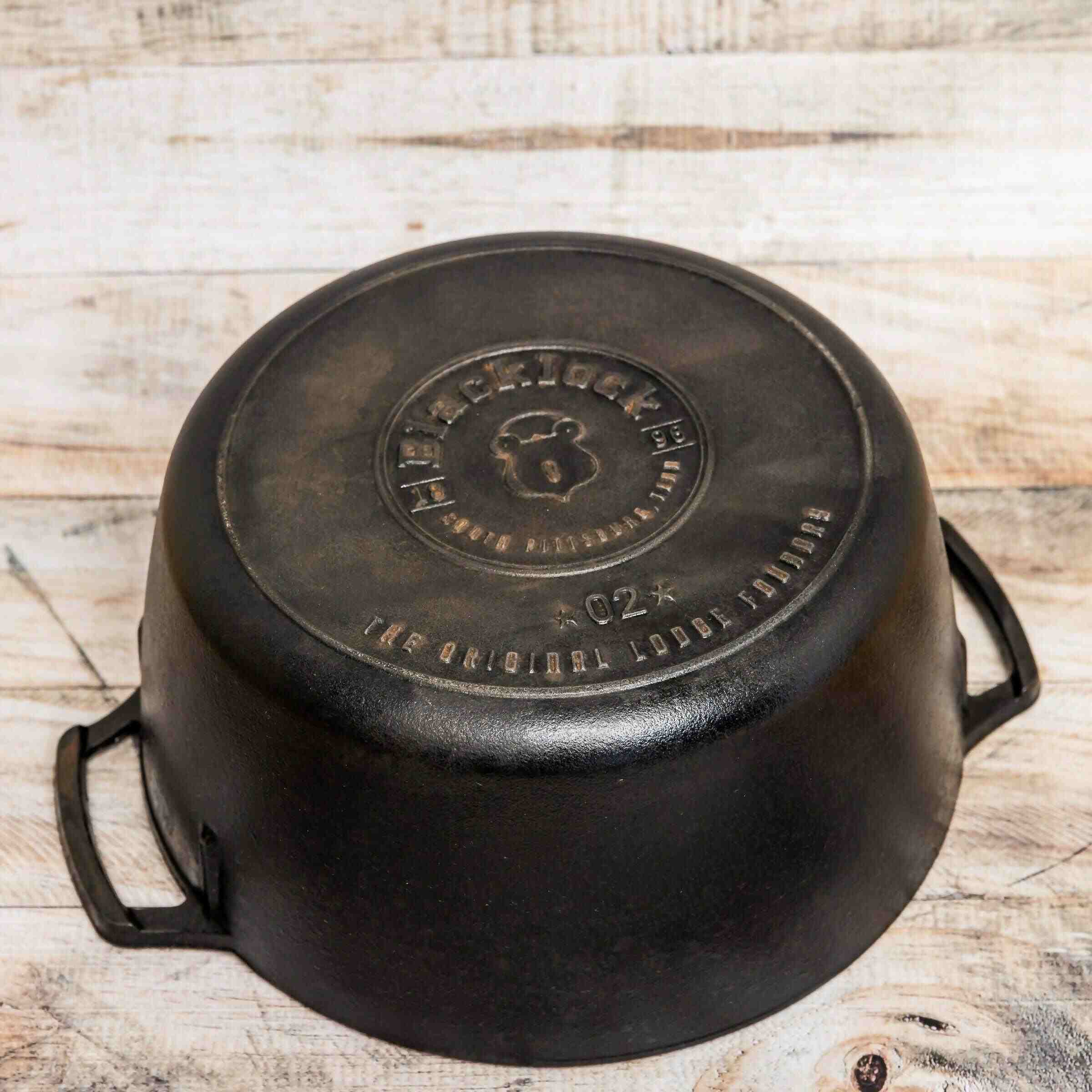 Black Lodge Dutch Oven with Lid in Matte Black Finish
